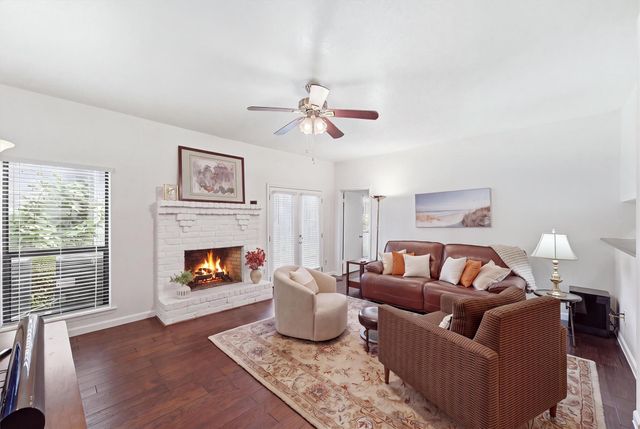 2425 Augusta Drive 23, Houston, TX 77057
