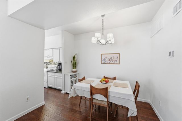 2425 Augusta Drive 23, Houston, TX 77057