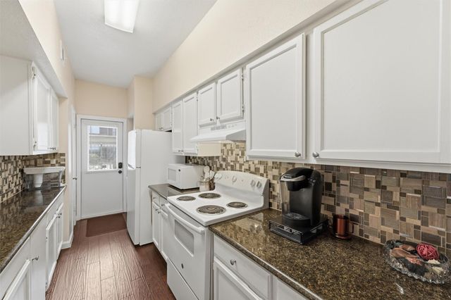 2425 Augusta Drive 23, Houston, TX 77057