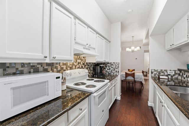 2425 Augusta Drive 23, Houston, TX 77057