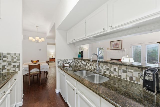2425 Augusta Drive 23, Houston, TX 77057