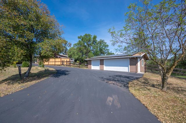 2810 Cheyenne Rd, Copperopolis, CA 95228