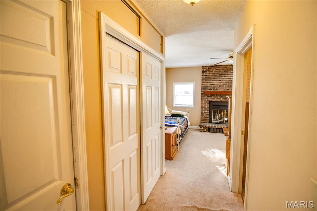 Image 18 of property listing at 208 E Spruce Street, Jerseyville, IL 62052