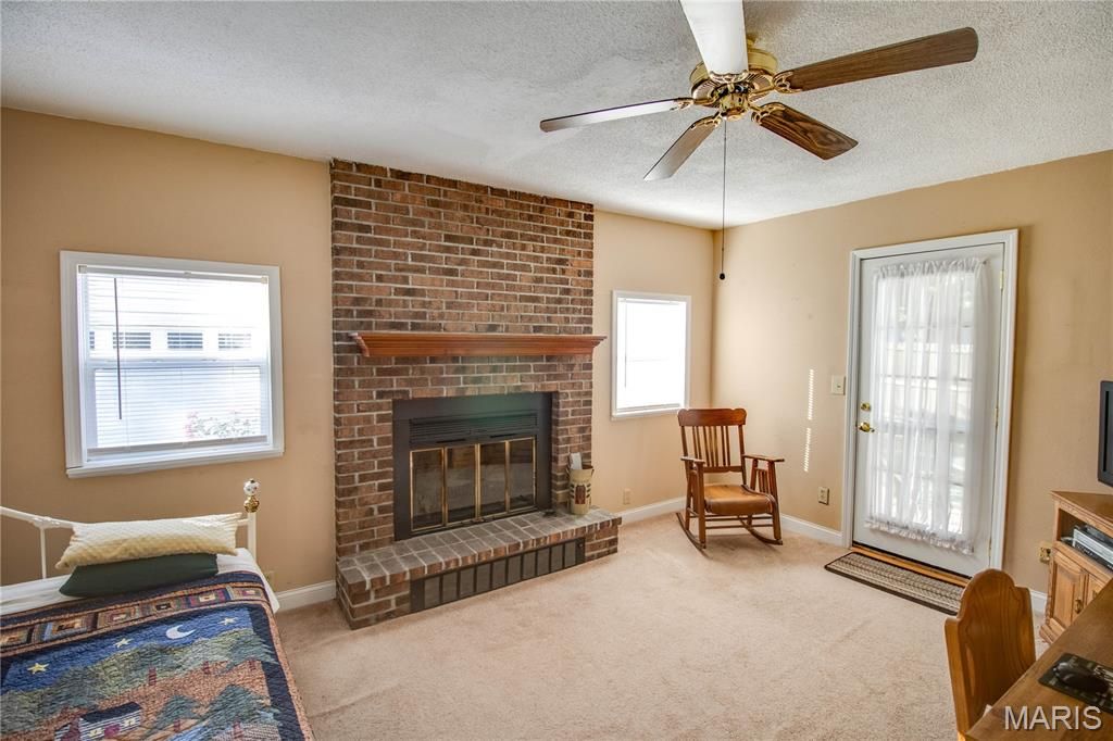 Image 19 of property listing at 208 E Spruce Street, Jerseyville, IL 62052