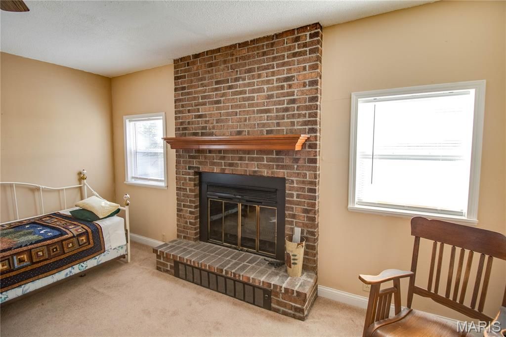 Image 20 of property listing at 208 E Spruce Street, Jerseyville, IL 62052