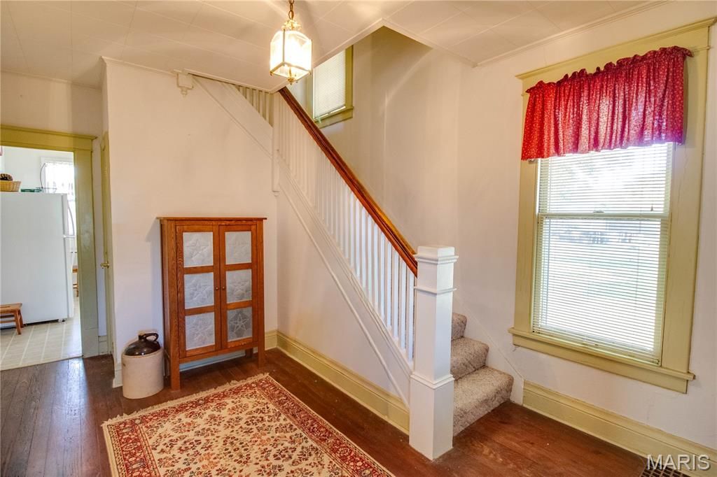 Image 24 of property listing at 208 E Spruce Street, Jerseyville, IL 62052