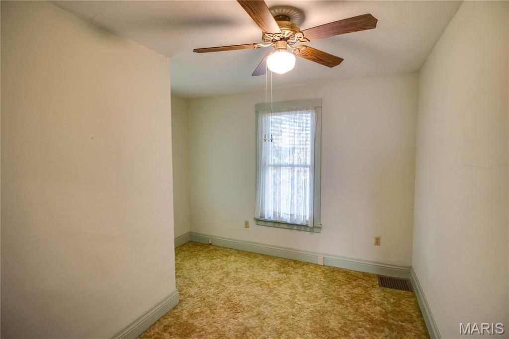 Image 25 of property listing at 208 E Spruce Street, Jerseyville, IL 62052
