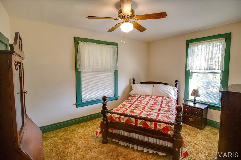 Image 27 of property listing at 208 E Spruce Street, Jerseyville, IL 62052