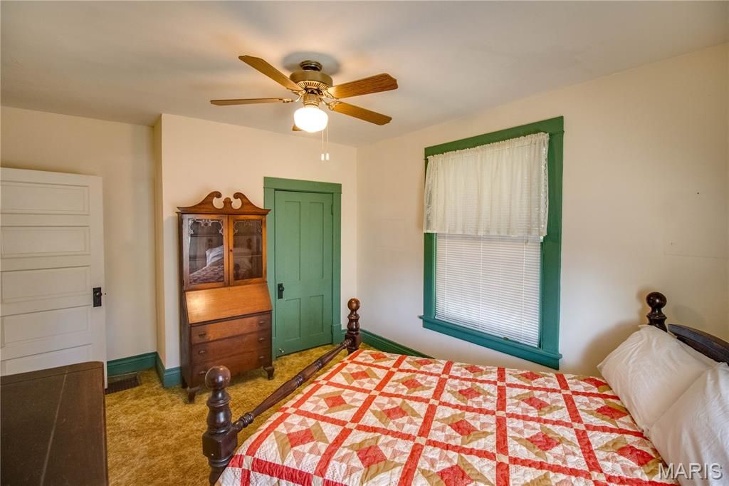 Image 28 of property listing at 208 E Spruce Street, Jerseyville, IL 62052