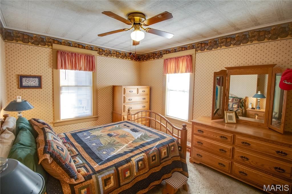 Image 31 of property listing at 208 E Spruce Street, Jerseyville, IL 62052