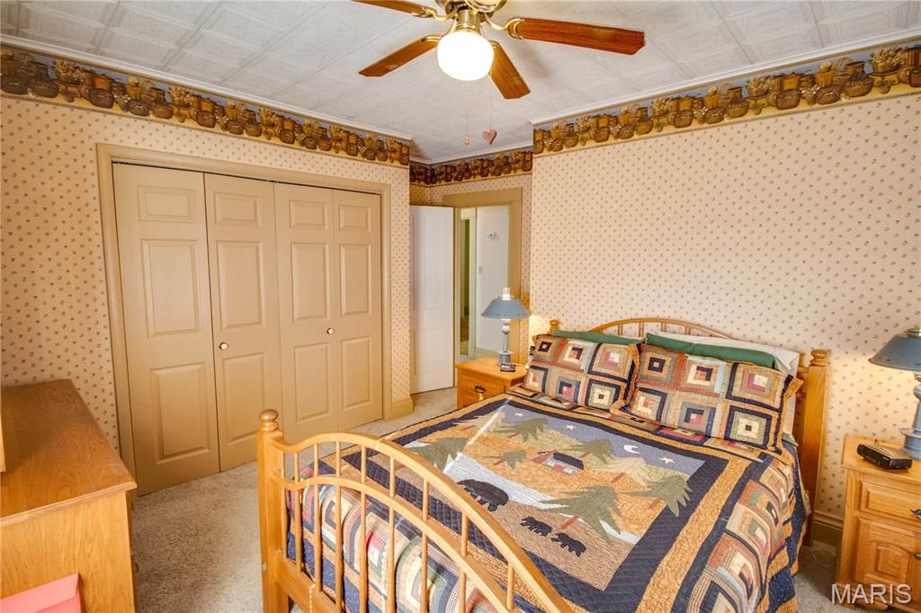 Image 32 of property listing at 208 E Spruce Street, Jerseyville, IL 62052