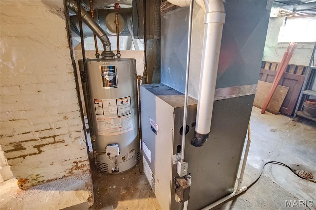 Image 35 of property listing at 208 E Spruce Street, Jerseyville, IL 62052