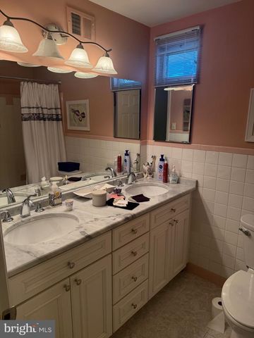 123 ALMATT DR, Philadelphia, PA 19115