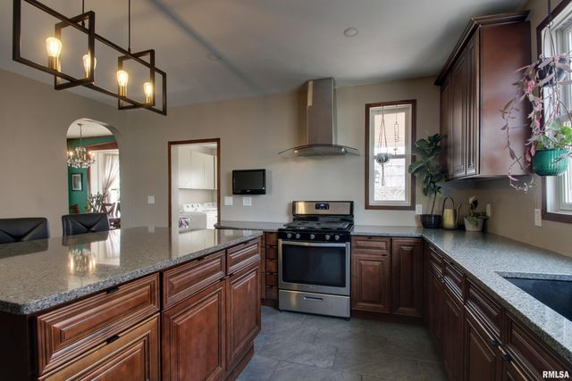 400 S 18TH Street, Quincy, IL 62301