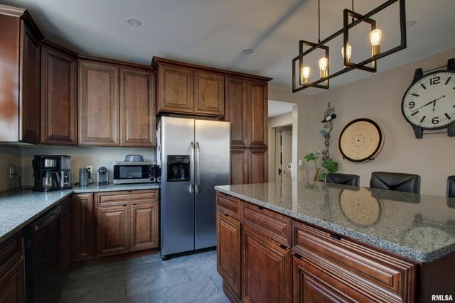 400 S 18TH Street, Quincy, IL 62301