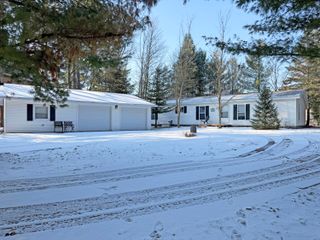 6830 E Carrigan Drive, Newaygo, MI 49337