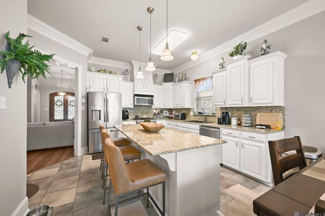 8425 Le Marie Ct, Denham Springs, LA 70706