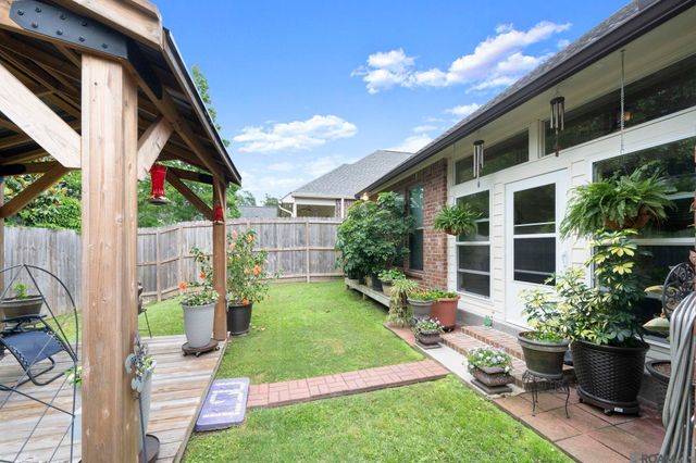 8425 Le Marie Ct, Denham Springs, LA 70706