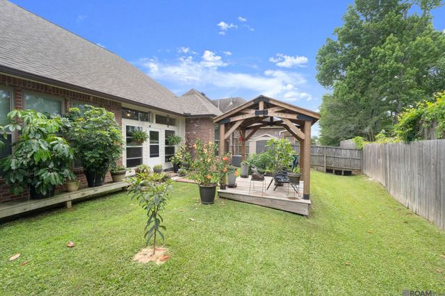8425 Le Marie Ct, Denham Springs, LA 70706