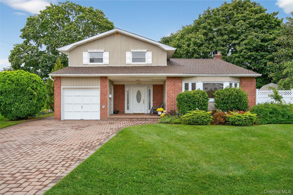 1804 Leona Court, Merrick, NY 11566
