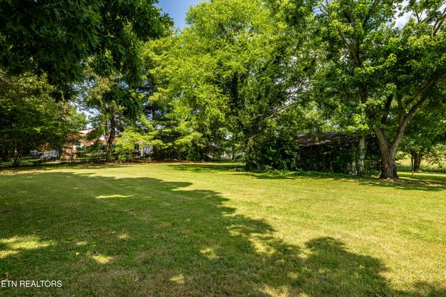 322 Oakdale St, Maryville, TN 37801