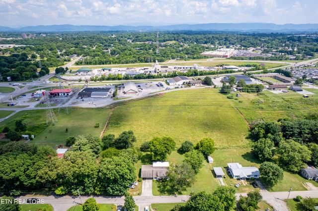 322 Oakdale St, Maryville, TN 37801