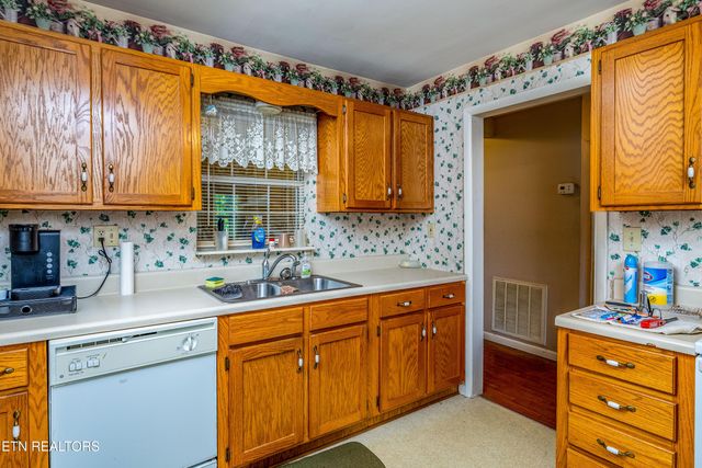 322 Oakdale St, Maryville, TN 37801