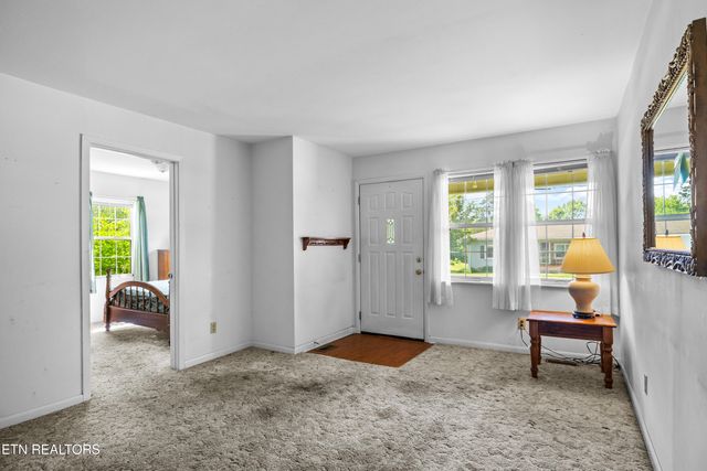 322 Oakdale St, Maryville, TN 37801