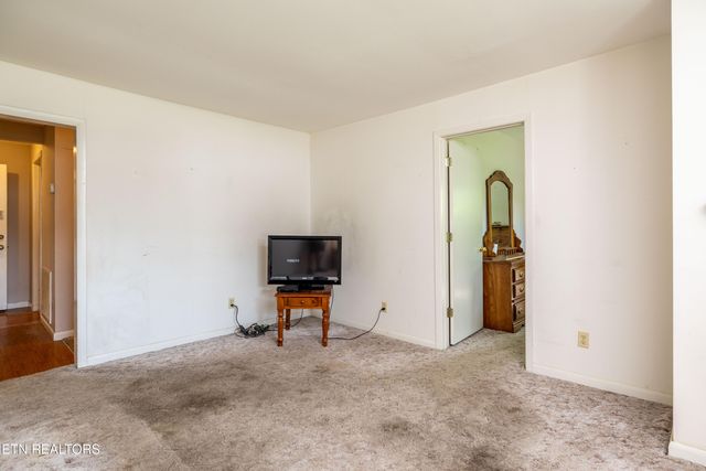 322 Oakdale St, Maryville, TN 37801