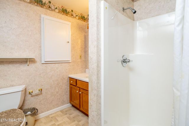 322 Oakdale St, Maryville, TN 37801