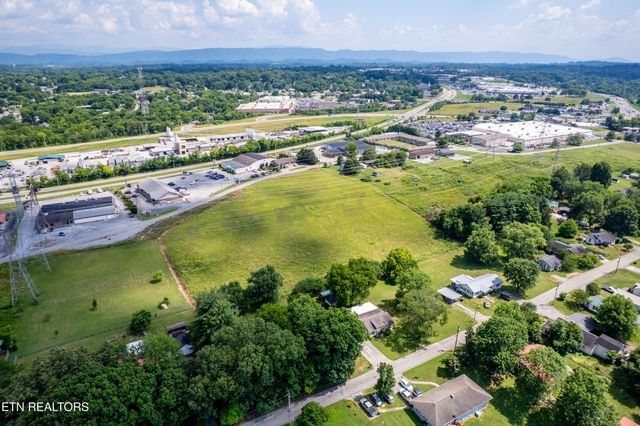 322 Oakdale St, Maryville, TN 37801
