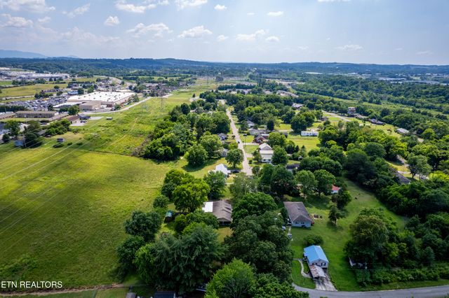 322 Oakdale St, Maryville, TN 37801