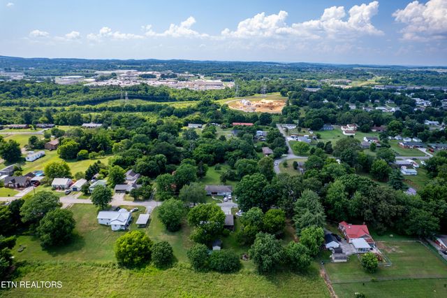 322 Oakdale St, Maryville, TN 37801
