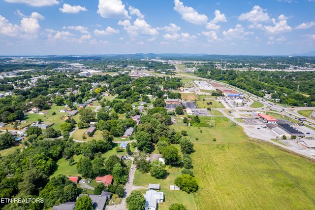 322 Oakdale St, Maryville, TN 37801
