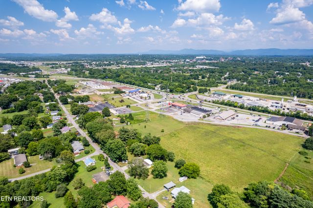 322 Oakdale St, Maryville, TN 37801