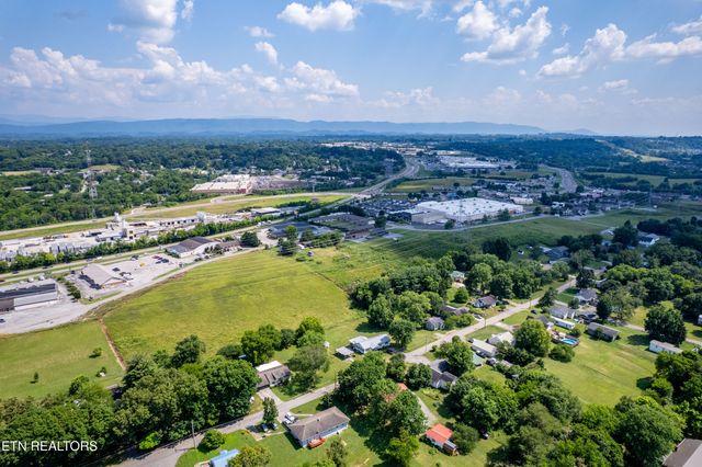322 Oakdale St, Maryville, TN 37801