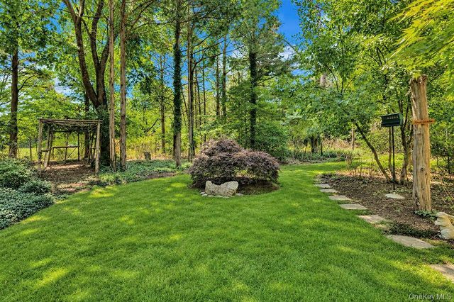 7 Tuthill Lane, Remsenburg, NY 11960