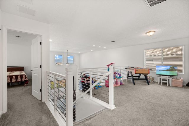 12109 Echo Valley Lane NW, Albuquerque, NM 87120