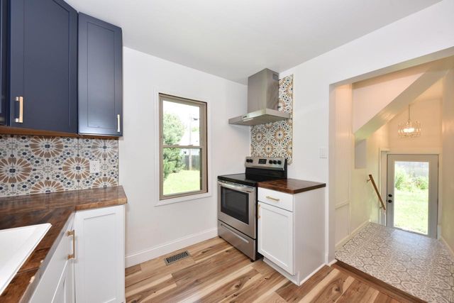 634 S 104th STREET, West Allis, WI 53214