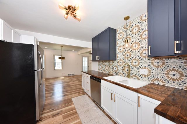 634 S 104th STREET, West Allis, WI 53214