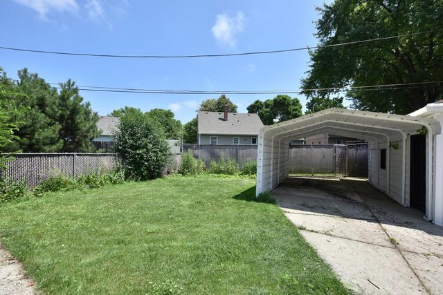 634 S 104th STREET, West Allis, WI 53214