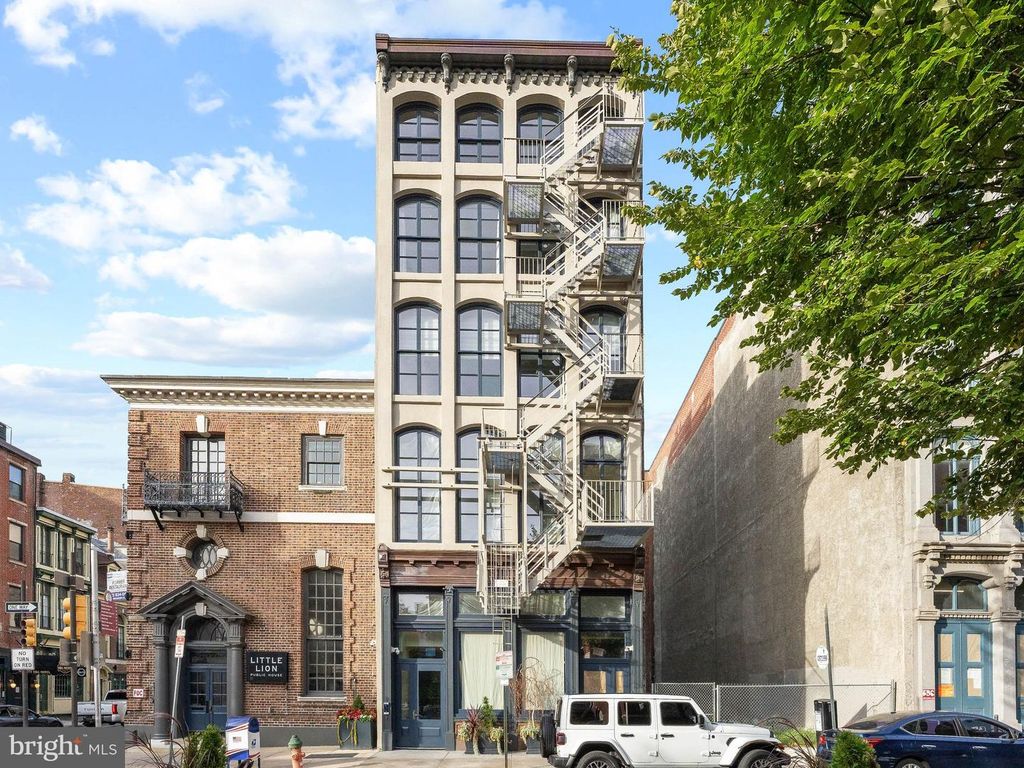 241 CHESTNUT ST. ST #B, PHILADELPHIA, PA 19106 — exterior