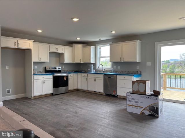 147 MEADOWCREEK DR N, Chambersburg, PA 17202