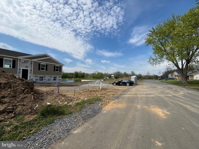 147 MEADOWCREEK DR N, Chambersburg, PA 17202