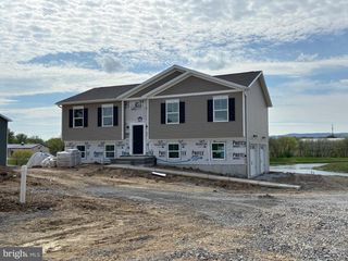 147 MEADOWCREEK DR N, Chambersburg, PA 17202