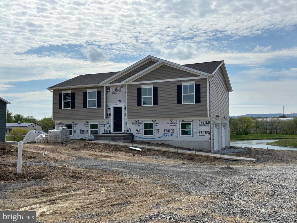 147 MEADOWCREEK DR N, Chambersburg, PA 17202