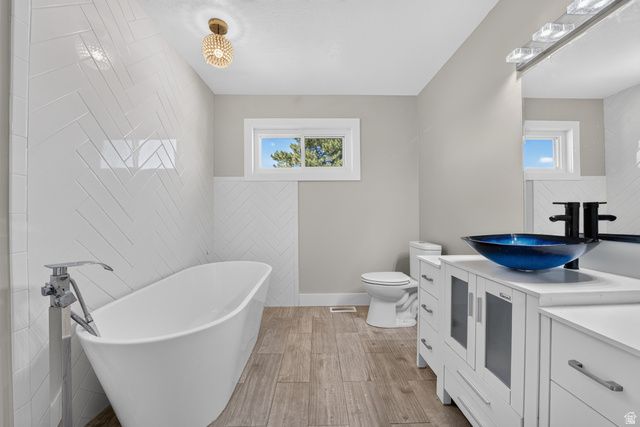 5473 S WALDEN WOOD CIR, Murray, UT 84123