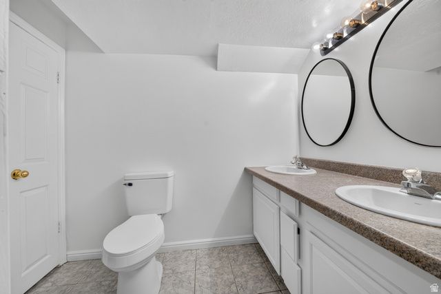 5473 S WALDEN WOOD CIR, Murray, UT 84123