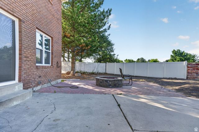 5473 S WALDEN WOOD CIR, Murray, UT 84123