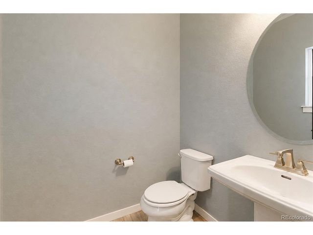 135 Foxtail Dr, Hudson, CO 80642